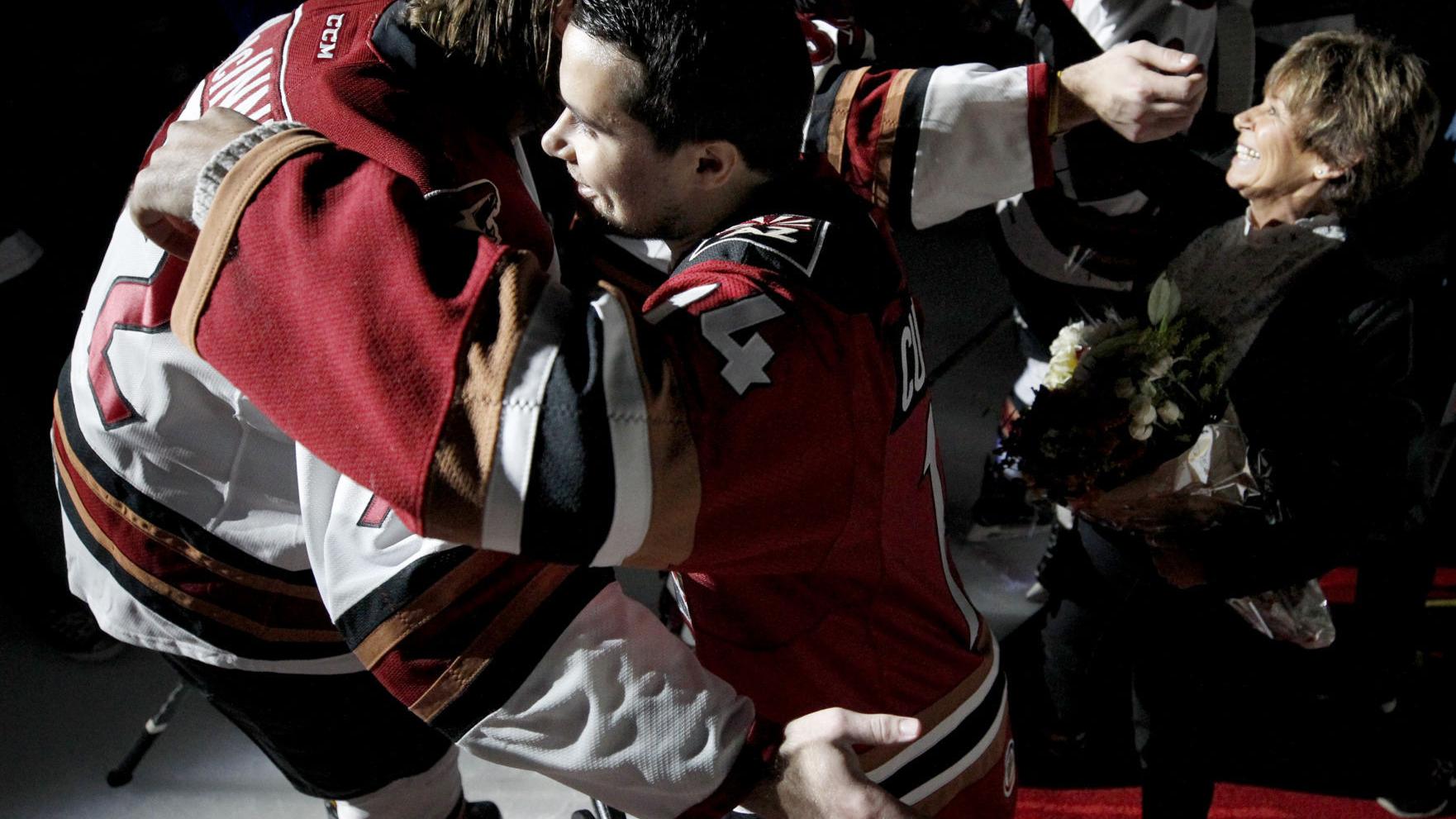 Tucson Arena full of emotion as pregame ceremony sparks Tucson Roadrunners to 4-1 win